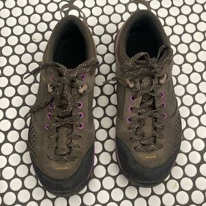 Vasque Talus Low Women’s Hiking books